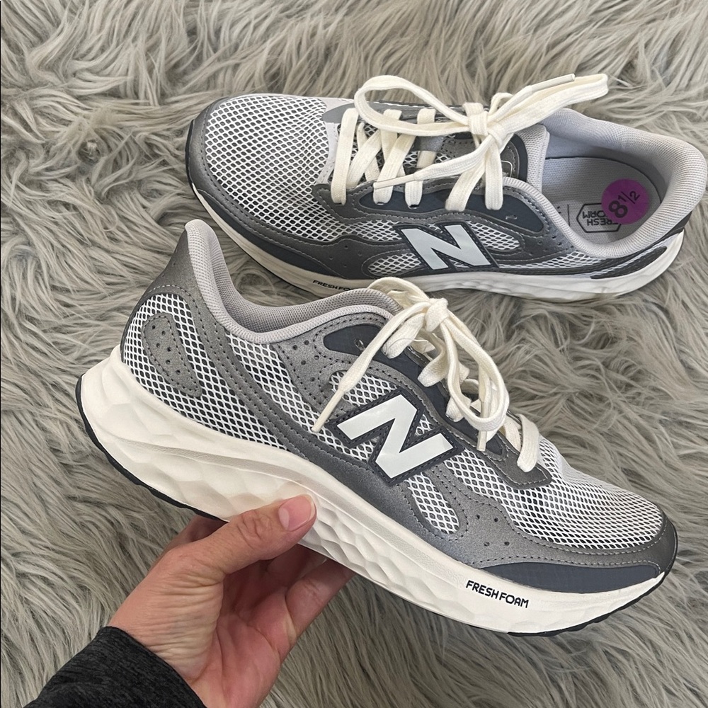 New Balance Men's Gray and White Athletic Running Shoes